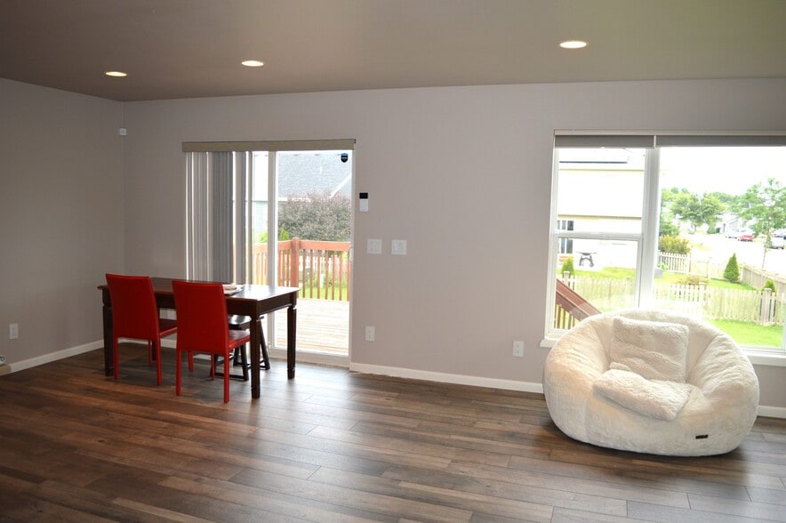 Building Photo - 321 Alton Dr