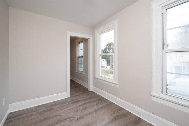 Building Photo - 719 5th Ave