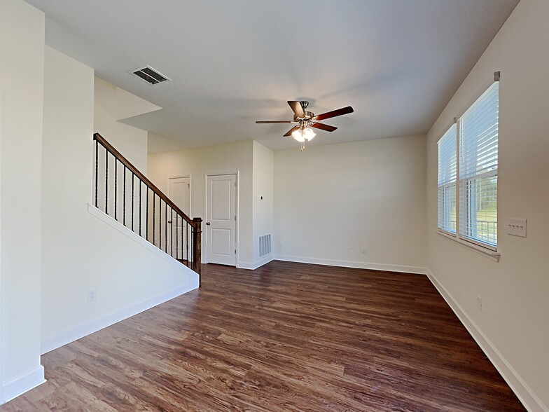 Building Photo - 5945 Hampton Creek Rd