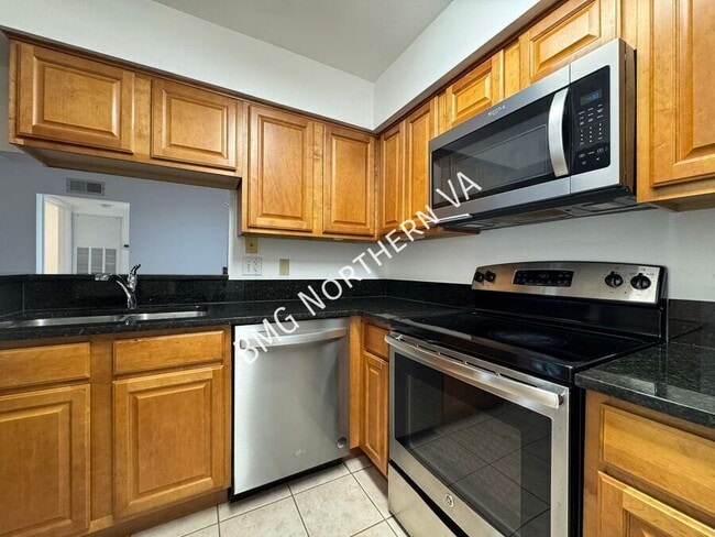 Building Photo - 3305 Wyndham Cir