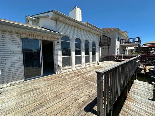 Building Photo - 15357 Yardarm Ct