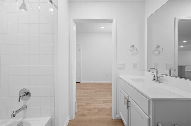 Building Photo - 445 Mustang Dr