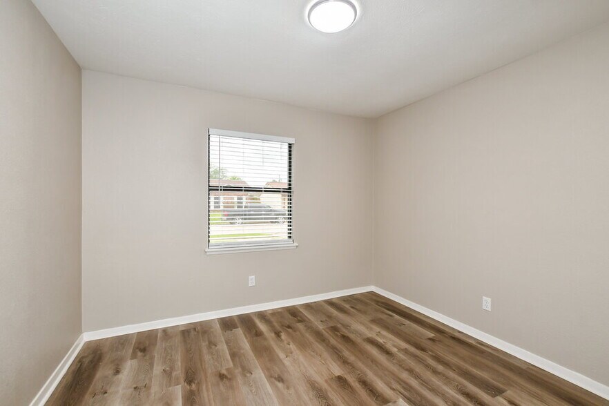 Building Photo - 514 Woodcrest Way