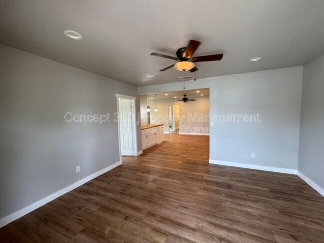 Building Photo - 144 Primrose Ave