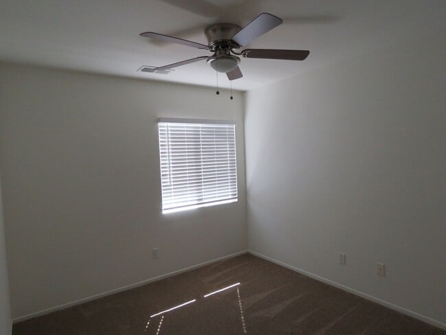 Building Photo - Beautiful 3 Bedroom