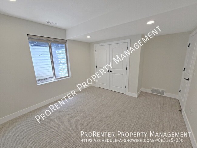 Building Photo - 843 Eaglepointe Dr