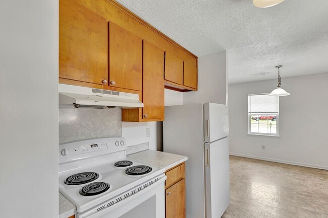 Building Photo - Charming single-story ranch-style home loc...