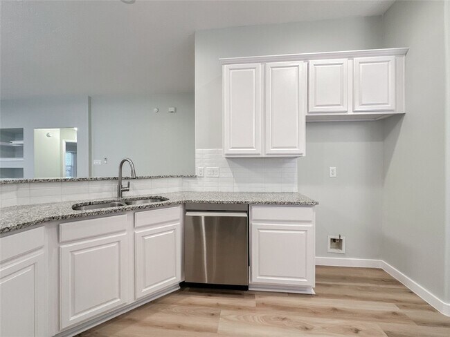 Building Photo - 27 Auburn Path Dr