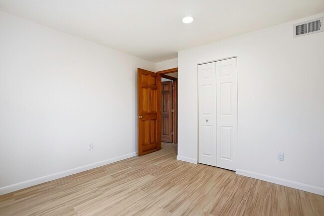 Building Photo - 59 School St