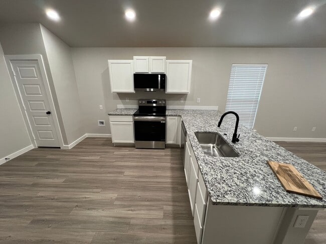 Building Photo - Available Starting in March! 3/2/2 in Bell Farms!