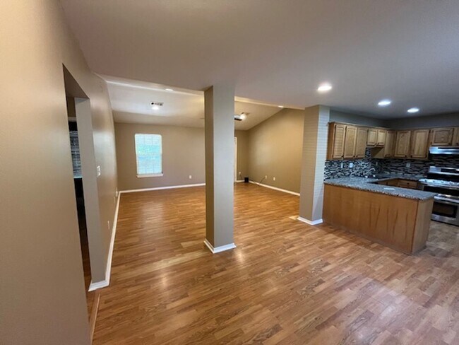 Building Photo - Nice Benton 3 bedroom 2 bathroom house.