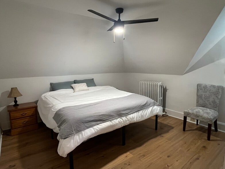 Building Photo - 811 Center St