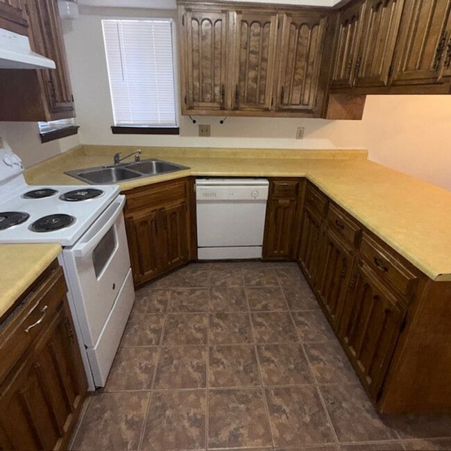 Building Photo - Beautifully updated, Spacious 3-bedroom, 2-bath home in popular NE Heights