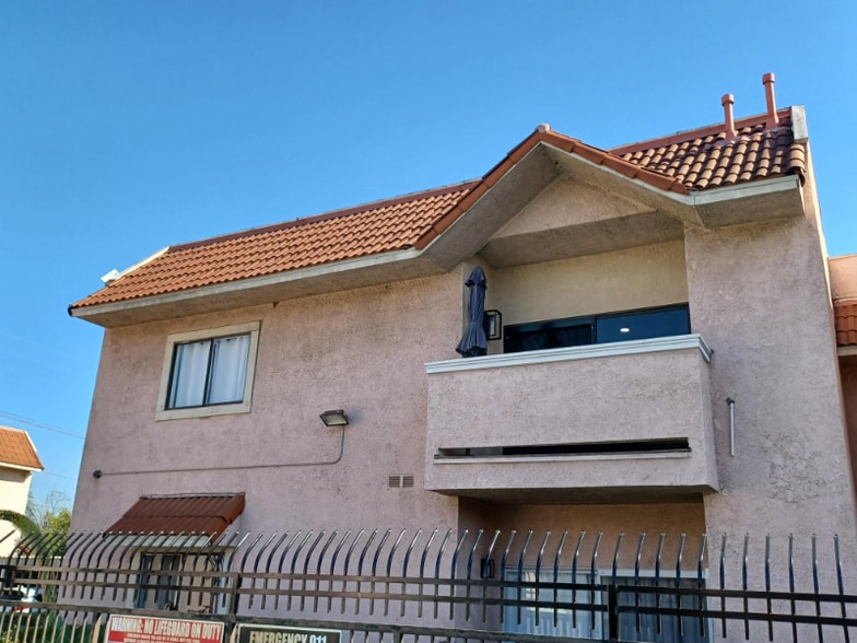 Building Photo - 10943 Laurel Canyon Blvd