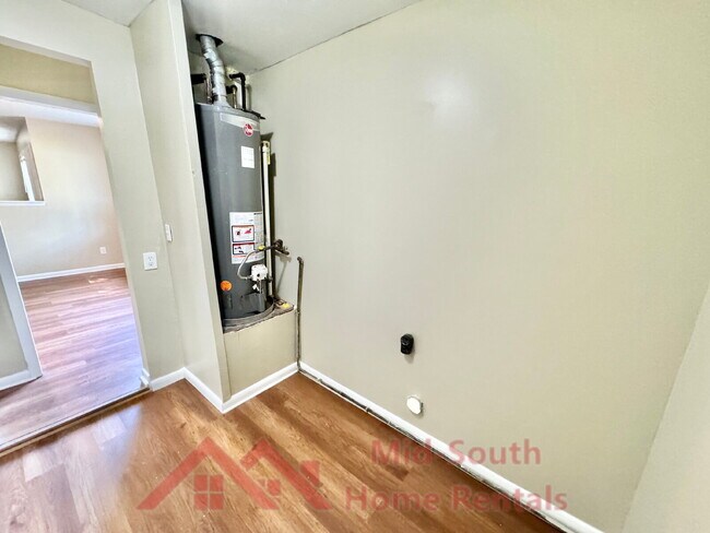 Building Photo - 2452 Debby Dr