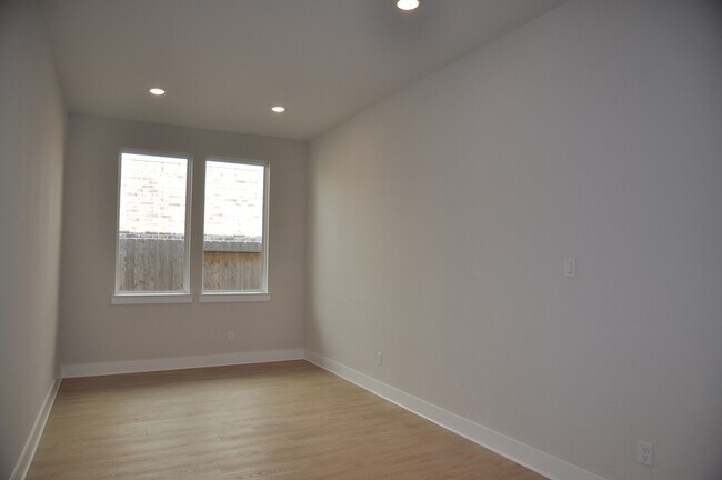 Building Photo - 31822 Grand Orch Ln