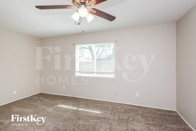 Building Photo - 1316 Royal Oak Dr