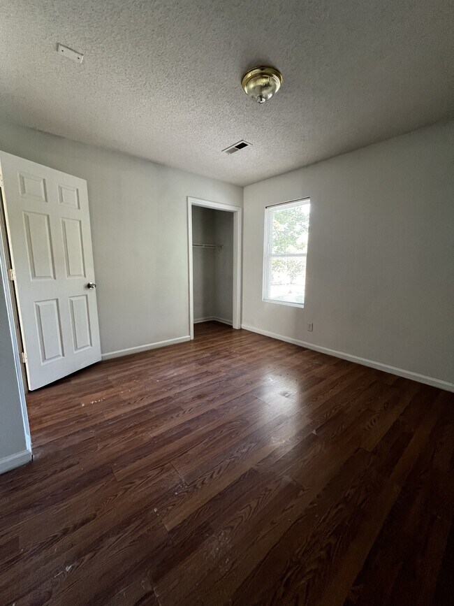 Building Photo - 3720 Prices Ln