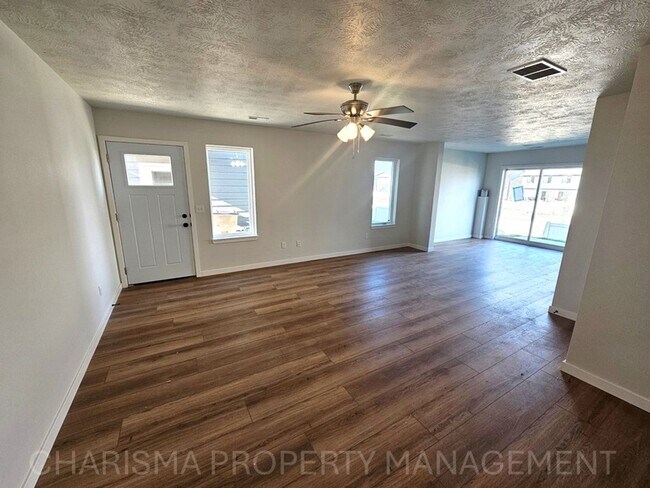 Building Photo - Tunis Drive Townhomes