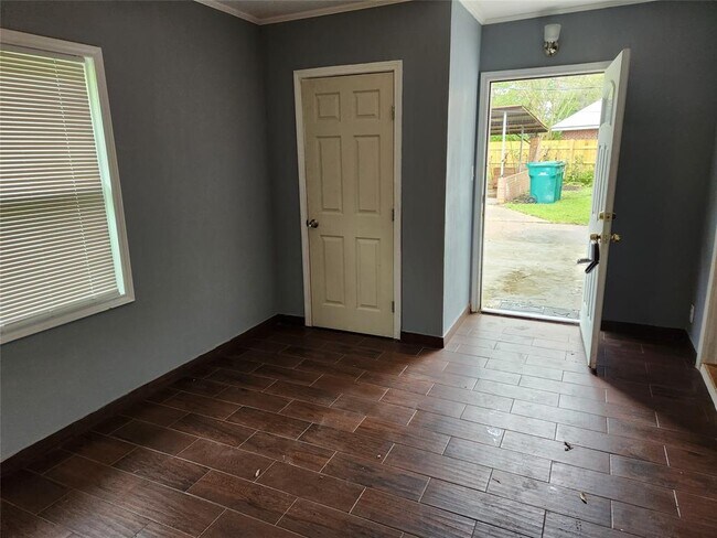 Building Photo - 2407 McKee Dr
