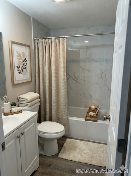 Building Photo - 19 Kenmar Dr