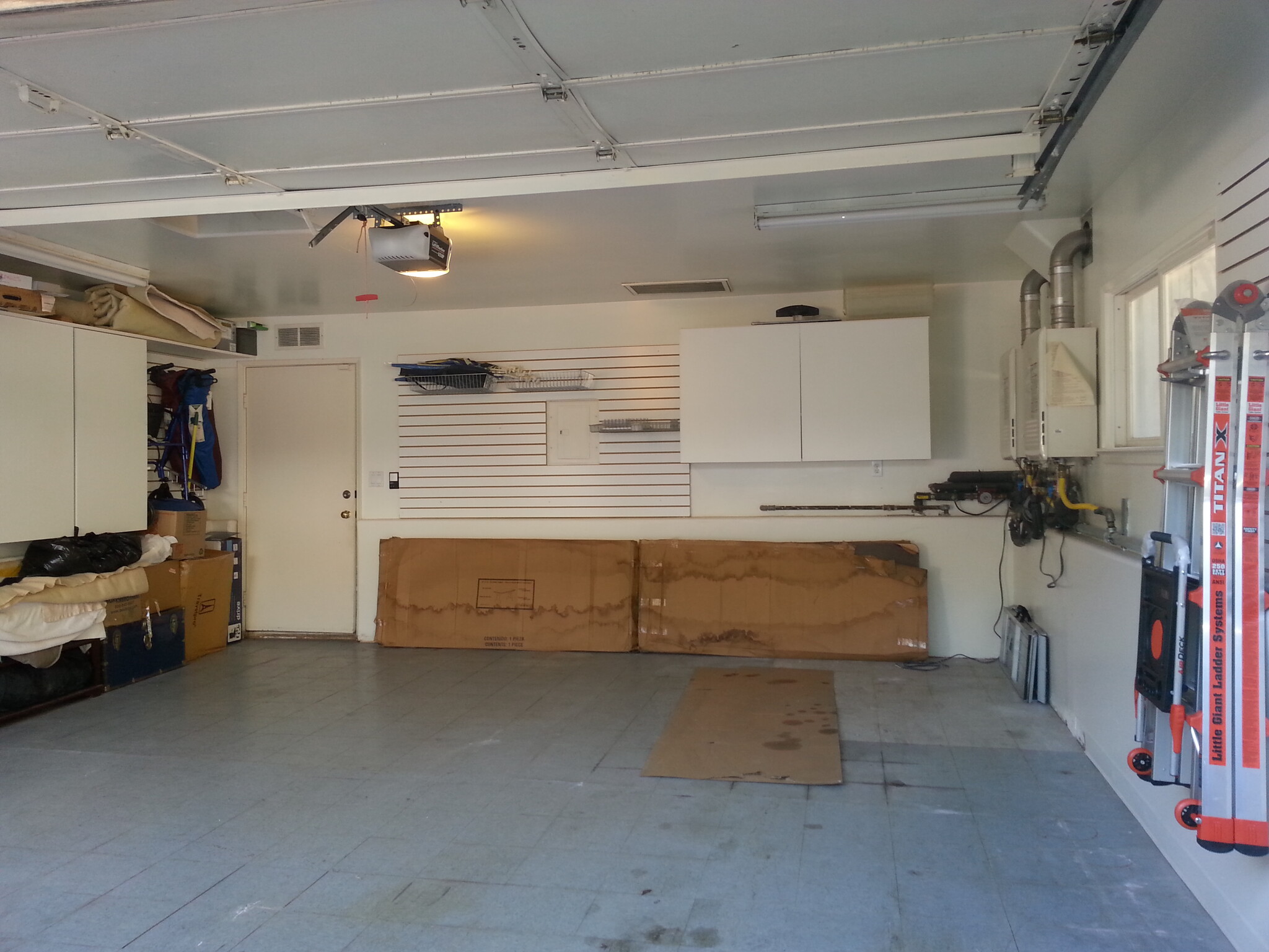 2 car Garage - 1005 Calle Dorthia