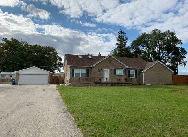 Primary Photo - 1383 N Arthur Burch Dr