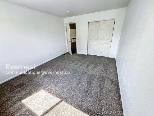 Building Photo - 502 W 114th Way