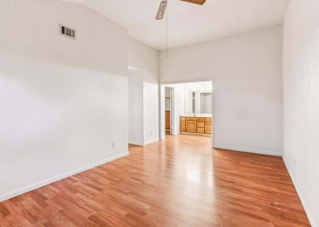 Building Photo - 2410 Lincoln Blvd