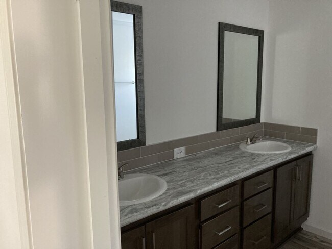Building Photo - 3617 Campari Dr