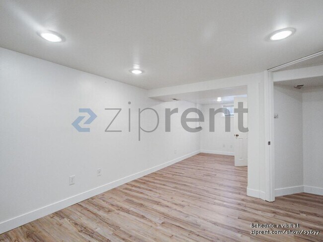 Building Photo - 4820 Seahurst Ave