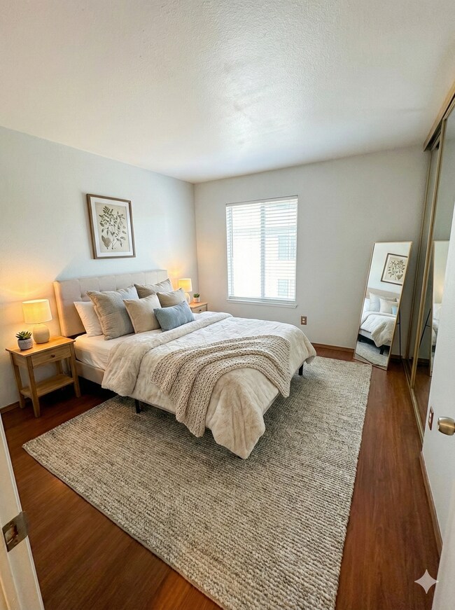 Building Photo - 2161 Northwood Cir