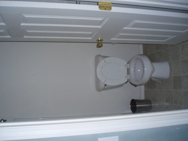 Building Photo - 3 Bedroom, 2 Bath Condo Fully Furnished