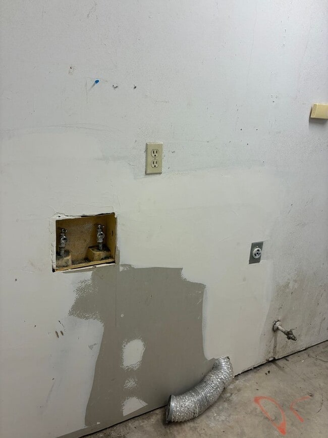 Building Photo - December Move In