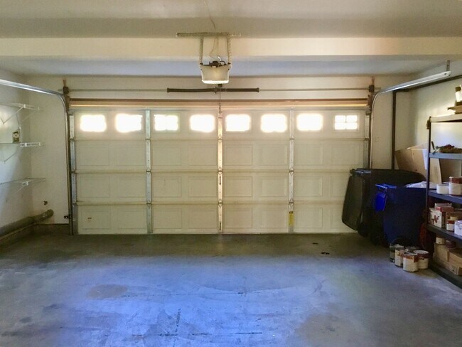 Building Photo - 2345 Greenbriar Dr