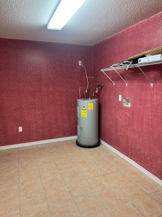 Building Photo - 301 Lakeview Dr