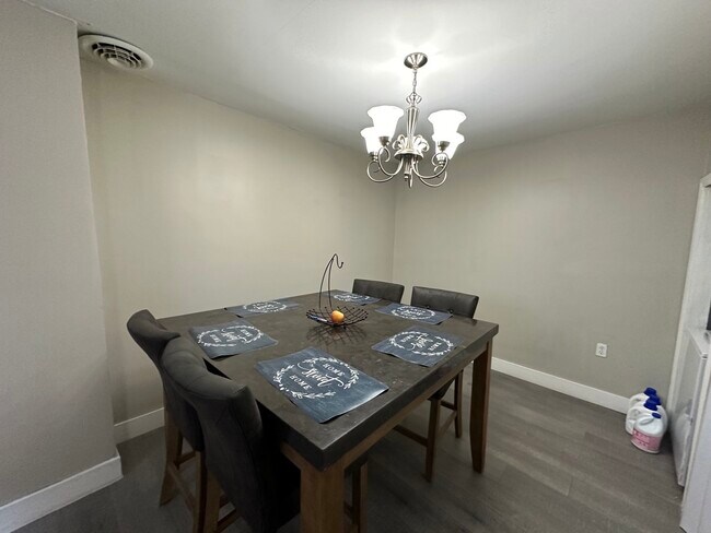 Building Photo - 107 N Ohio Ave