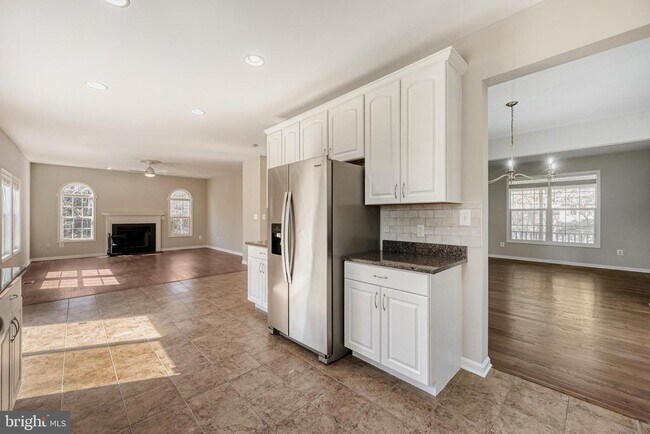 Building Photo - 8375 Mitzy Ln