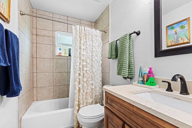 Building Photo - Beautifully updated 3 bedroom 2 bath home in Valwood