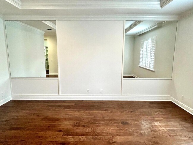 Building Photo - 2024 Foxtail View Ct
