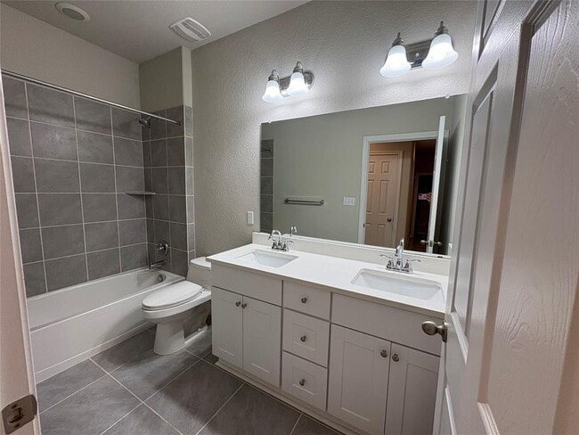 Building Photo - 147 Mary Max Cir