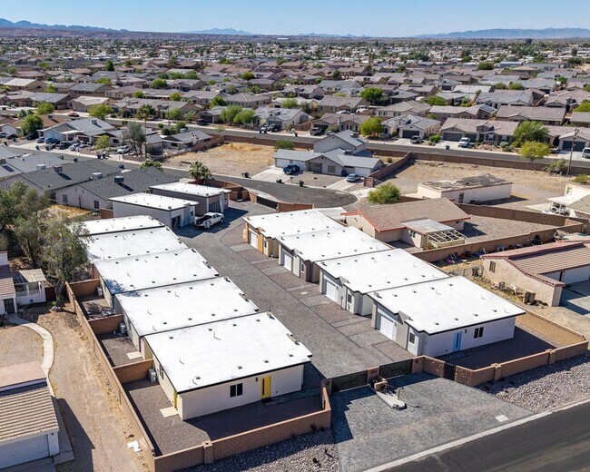 Building Photo - 370 Riverfront Dr