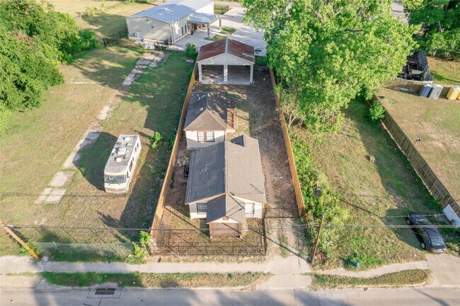 Building Photo - 1051 W Little York Rd