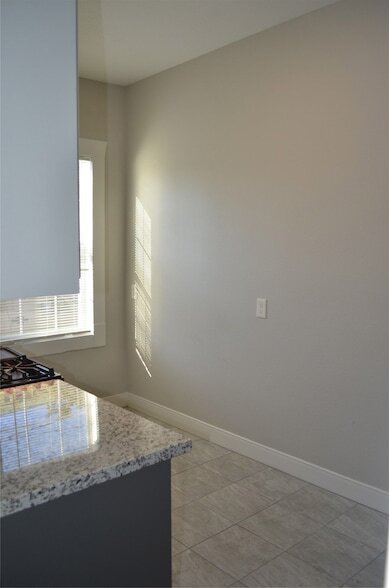 Building Photo - 2502 Saltus St