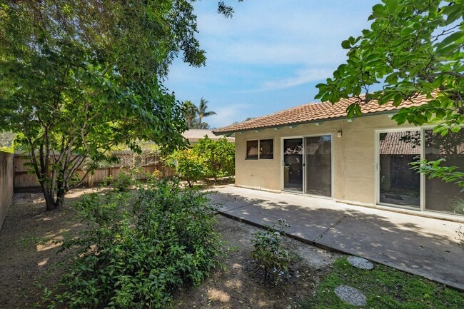 Building Photo - Beautiful 2/2 Condo in Hidden Valley!