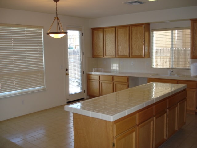 Building Photo - NICE 2-STORY HOME IN GATED COMMUNITY!