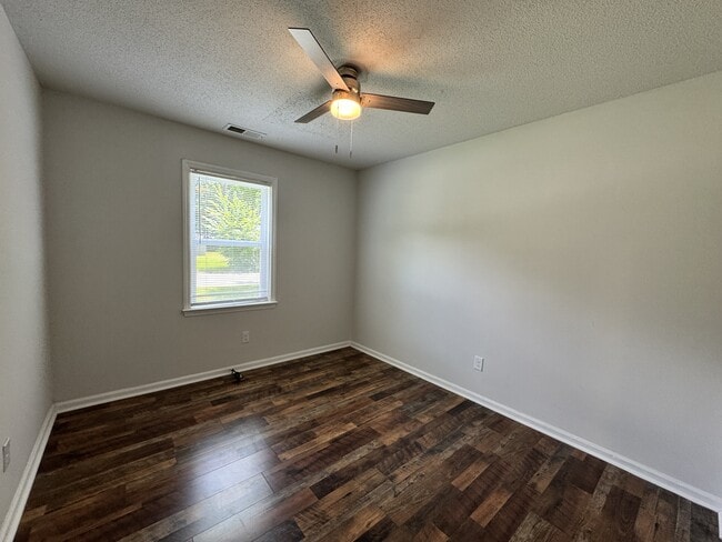 Building Photo - 510 Redwood Pl