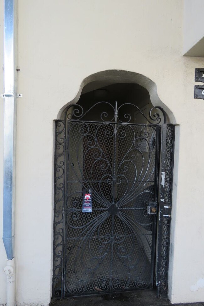 Building Photo - 489 Monterey