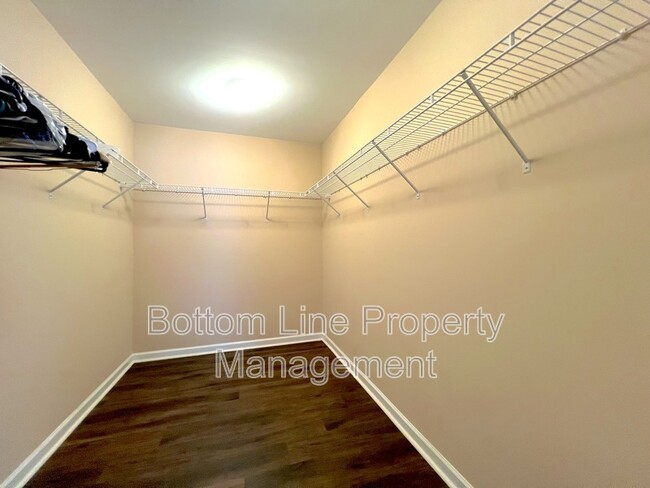 Building Photo - 815 Sarah Laura Ln