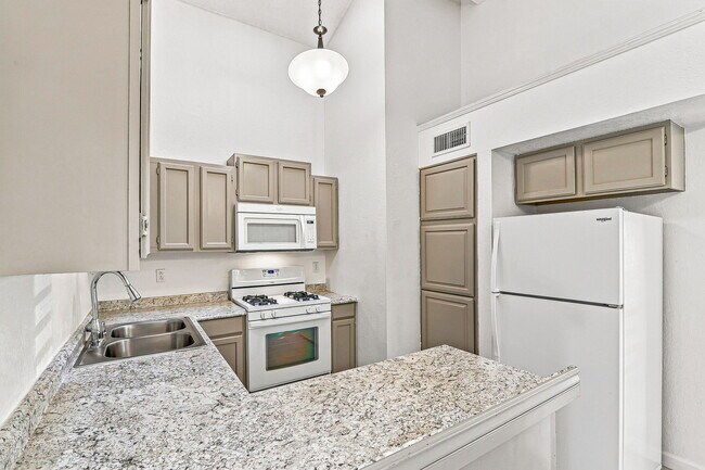 Building Photo - 204 Cutlass Dr